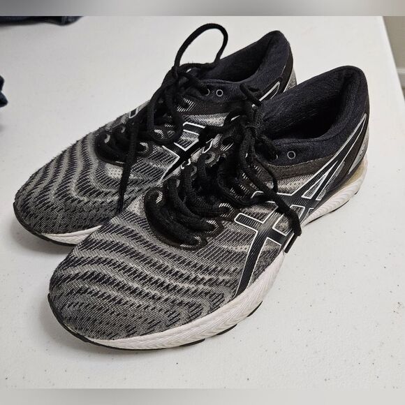 Asics Gel-Nimbus 22 Running Shoes Sneakers Women's US 9 Gray Black White GUC - Picture 1 of 10